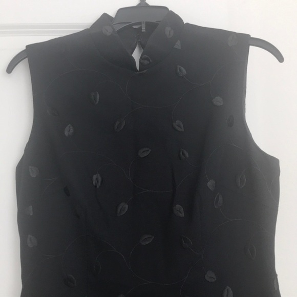 🆕 CACHE Mandarin Collar Embroidered Leaf Black Shift Dress - Picture 2 of 4